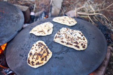 Pita ekmeği Saj veya Tava pişirme