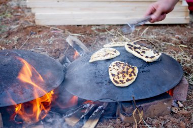 Pita ekmeği Saj veya Tava pişirme