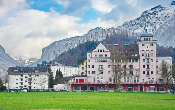 Berge und historische Architektur in Interlaken, Schweiz — Stockfoto