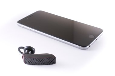 Bir iphone ile modern kablosuz Jawbone bluetooth kulaklık