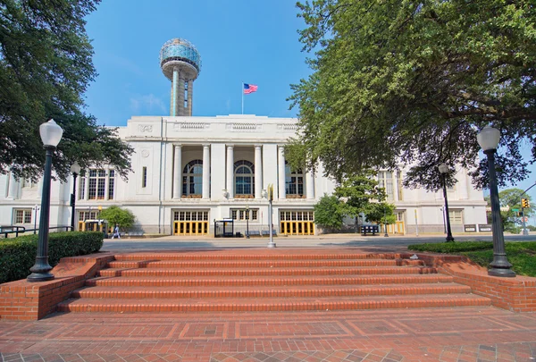 A estação de trem Dallas Union, praça e torre — Fotografia de Stock