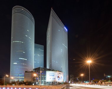Azrieli Merkezi kuleleri şehir Tel Aviv