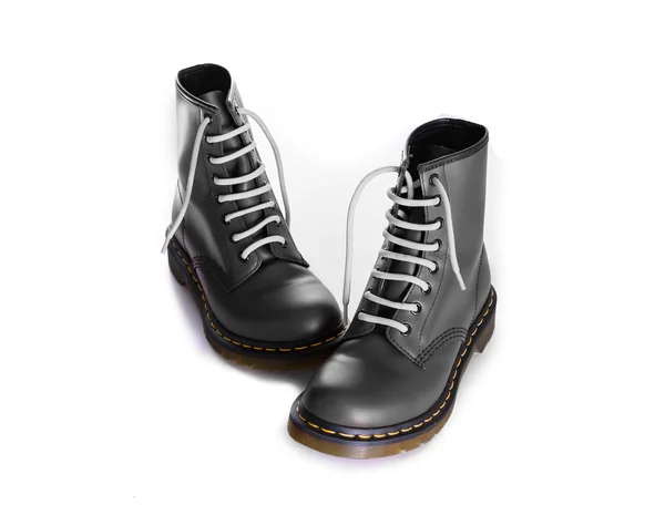 Klasszikus fekete csipke-up cipő fehér fűzővel — Stock Fotó