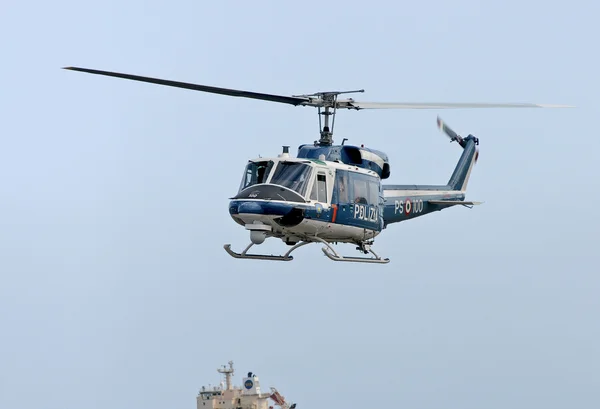 Police helicopter on patrol on the coast — Stock Photo, Image