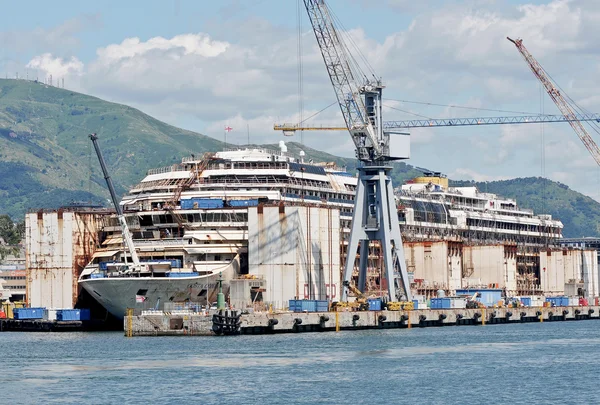 Demolición del naufragio Costa Concordia — Foto de Stock