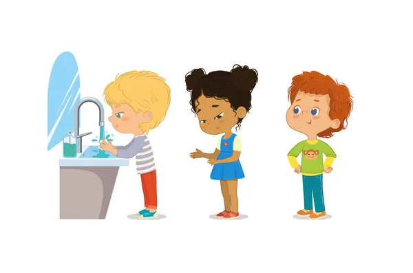 Higiene. Los niños se lavan las manos. Perspectiva de los niños de pie en el lavabo. Niñas y niños de la escuela esperando para lavar — Vector de stock