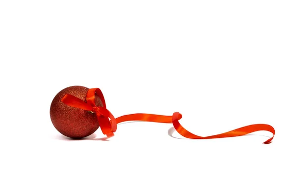 Enfeite Natal Vermelho Sobre Fundo Branco Isolado Close Espaço Cópia — Fotografia de Stock