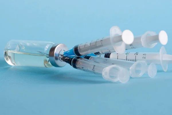 Ampoule Medicine Five Disposable Medical Syringes Stuck Bottle Cap Close — Stock Photo, Image