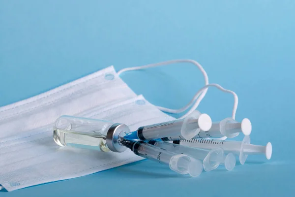 Medical Disposable Protective Mask Ampoule Medicine Five Syringes Stuck Bottle — Stock Photo, Image