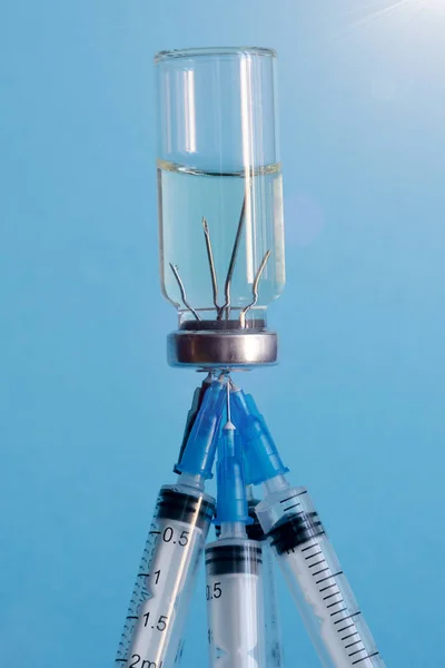 Vertical Close Image Medicine Ampoule Turned Upside Five Medical Needles — Stock Photo, Image