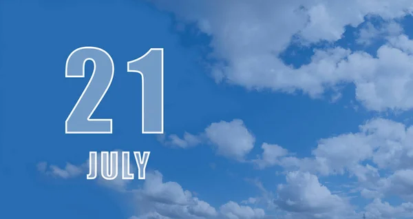7月21日 月の21日 カレンダーの日付 雲と青い空に対する白い数字 コピースペース 今年のコンセプトの日 — ストック写真