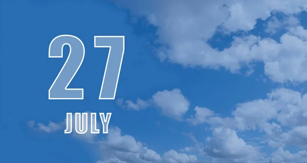 7月27日月27日 日历日期 白色的数字与蓝天的云彩对比 复制空间 夏季月 年月日概念 — 图库照片