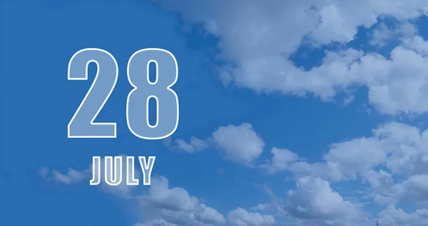 7月28日月28日 日历日期 白色的数字与蓝天的云彩对比 复制空间 夏季月 年月日概念 — 图库照片