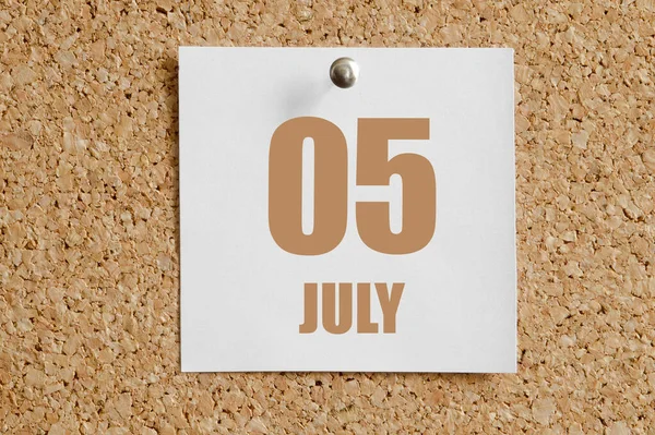 July 05Th Day Month Calendar Date White Calendar Sheet Attached — Stockfoto