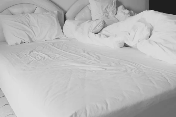 Unmade Comfortable Bed Strewn White Pillows — Stock Photo, Image