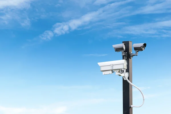 Cctv Überwachungskamera Über Blauem Himmel Mit Kopierraum — Stockfoto