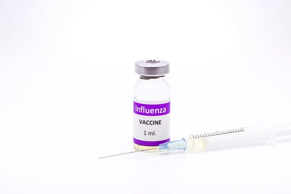 Griepvaccin en spuit op witte achtergrond — Stockfoto