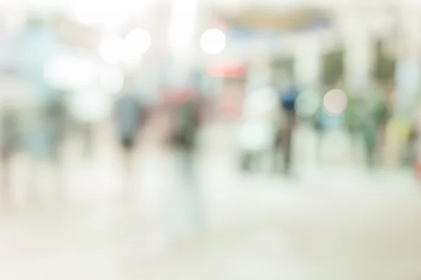 Blurred background crowd of people in shopping expo fair with bokeh light — Stock Photo, Image