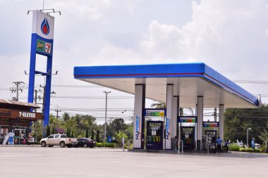 Loei, 22 Şubat: bas-konuþ benzin istasyonu üzerinde 22 Şubat 2015 yılında: Loei, Thailand. Bas-konuþ Tayland en büyük petrol şirketi olduğunu
