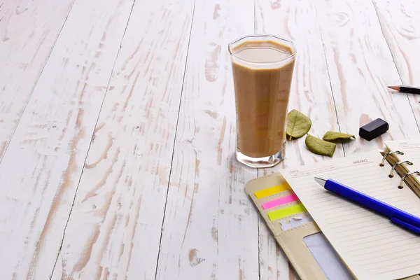 Coffee with notepad and pen — Stock Photo, Image