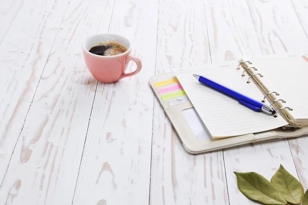 Coffee with notepad and pen — Stock Photo, Image