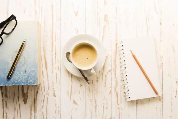 Caffè con blocco note e penna — Foto Stock