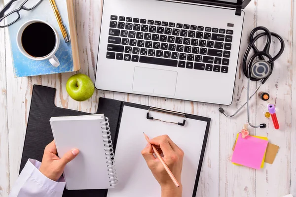 Doktor Ofisi, üstten görünüm, stetoskop tıp