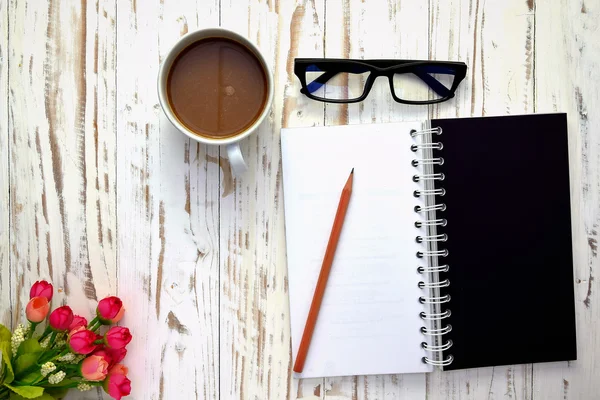 Caffè con blocco note e penna — Foto Stock