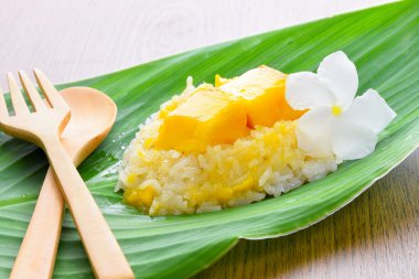 yapışkan pirinç mango ile