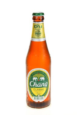 Pattaya, Tayland-2 Nisan 2015:Chang bira üretilen Tayland, Tayland insanlar gibi içmeyi