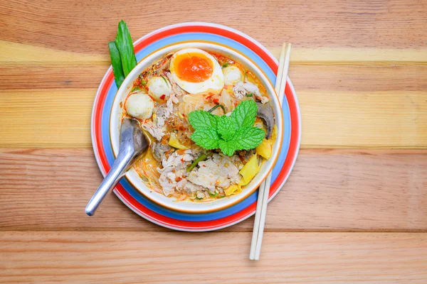 Thai Noodle , Thai Noodle meat . Thai Noodle thin line , Thai Noodle small line , Thailand Food , Tiew tom yum — Stock Photo, Image