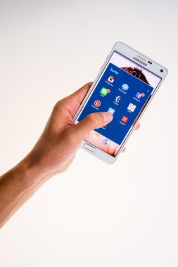 : Loei, Thailand - 02 Temmuz, 2015:Android akıllı telefon ekranında, sosyal medya uygulamaları ile sosyal medya paylaşımı ağ ve yeni pazarlama online bilgi için kullanıyorsanız.