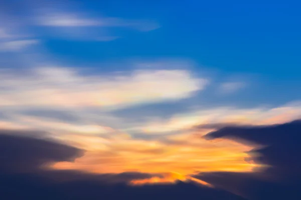 雲低速移動 — ストック写真