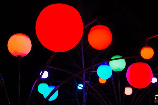 Straatverlichting Van Stad Straat Nachts Kleurrijke Ronde Lichten Een Donkere — Stockfoto