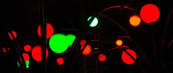 Straßenlaternen Der Städtischen Straße Der Nacht Bunte Runde Lichter Auf — Stockfoto