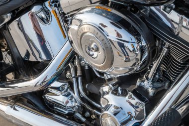 Kazan, Rusya - 26 Eylül 2020: Motosiklet parkında motorun Harley Davidson motosiklet parçasına yakın çekim