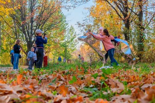 Kazan Russia October 2020 Children Parents Take Photos Take Selfies — Stock Photo, Image