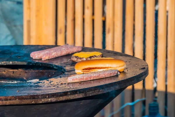 Grilled Sausages Steaks Slices Bread Large Outdoor Grill Barbecue Festival — Stock Photo, Image