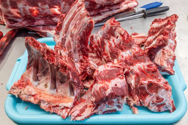 Fresh Raw Meat Counter Butcher Shop Farmer Market Butchered Raw — Stock Photo, Image