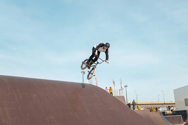 Kazan Rusia Septiembre 2020 Joven Ciclista Una Bicicleta Bmx Hace —  Fotos de Stock