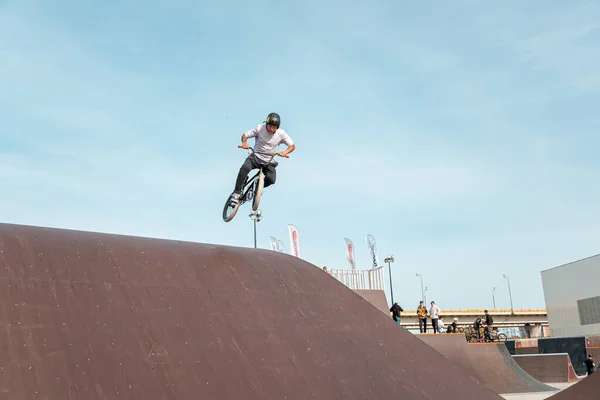 Kazan Rusia Septiembre 2020 Joven Ciclista Una Bicicleta Bmx Hace —  Fotos de Stock