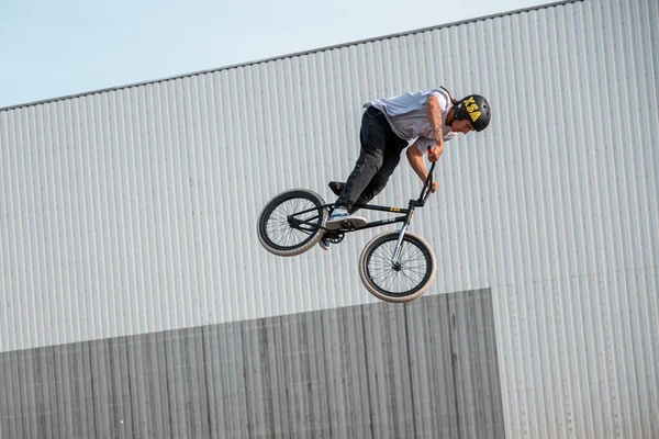 Kazan Rusia Septiembre 2020 Joven Ciclista Una Bicicleta Bmx Hace —  Fotos de Stock