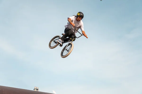 Kazan Rusia Septiembre 2020 Joven Ciclista Una Bicicleta Bmx Hace —  Fotos de Stock