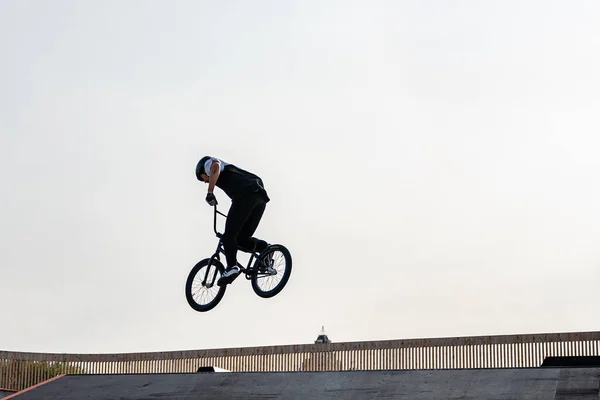 Kazan Rusia Septiembre 2020 Joven Ciclista Una Bicicleta Bmx Hace —  Fotos de Stock