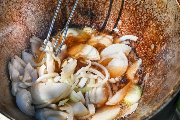 Cebolla Picada Fríe Aceite Hirviendo Cocinar Pilaf Caldero Una Receta —  Fotos de Stock