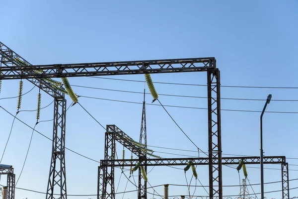 Estación Distribución Electricidad Pilón Eléctrico Líneas Eléctricas Alto Voltaje — Foto de Stock
