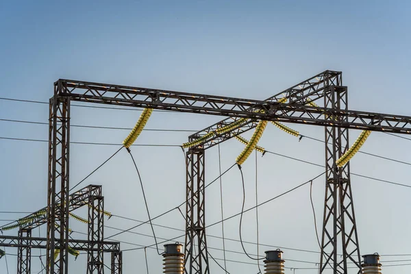 Estación Distribución Electricidad Pilón Eléctrico Líneas Eléctricas Alto Voltaje — Foto de Stock