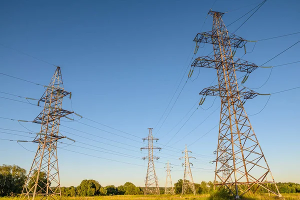 Υψηλής Τάσης Ηλεκτρικό Πύργο Μετάδοσης Ηλεκτρικές Γραμμές Ηλεκτρικού Ρεύματος Και — Φωτογραφία Αρχείου