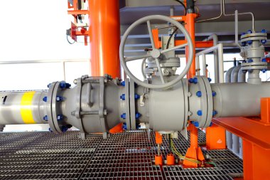 boru hatları ve petrol ve gaz platformu üzerinde Vana