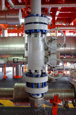boru hatları ve petrol ve gaz platformu üzerinde Vana